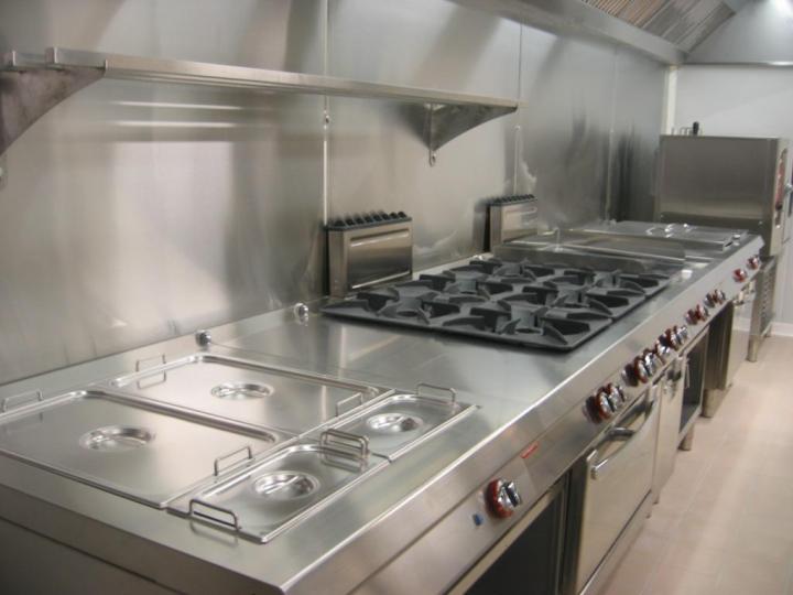 Un matériel de cuisine complet.